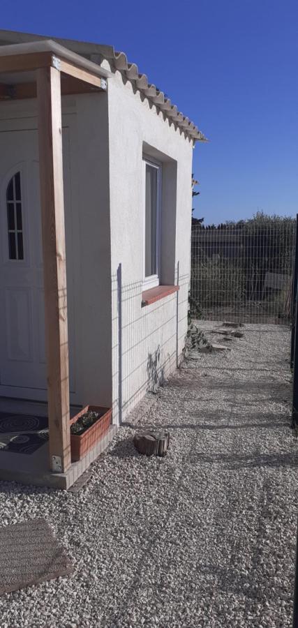 Mas Vincent Daire La Fare-les-Oliviers Dış mekan fotoğraf