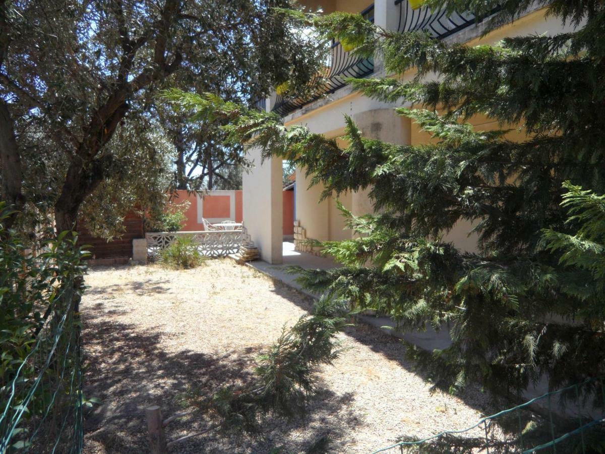 Mas Vincent Daire La Fare-les-Oliviers Dış mekan fotoğraf